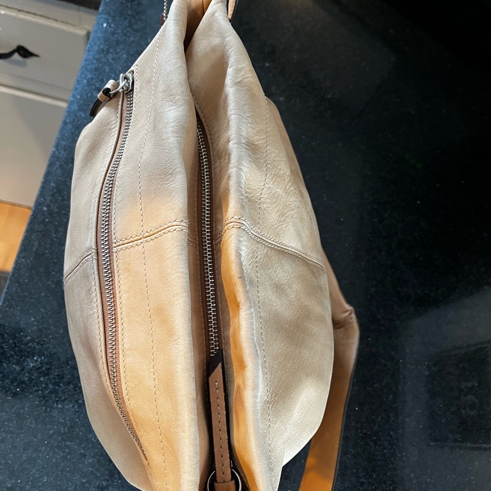 Coach tan leather crossbody bag/ Shoulder Bag - Picture 8 of 13
